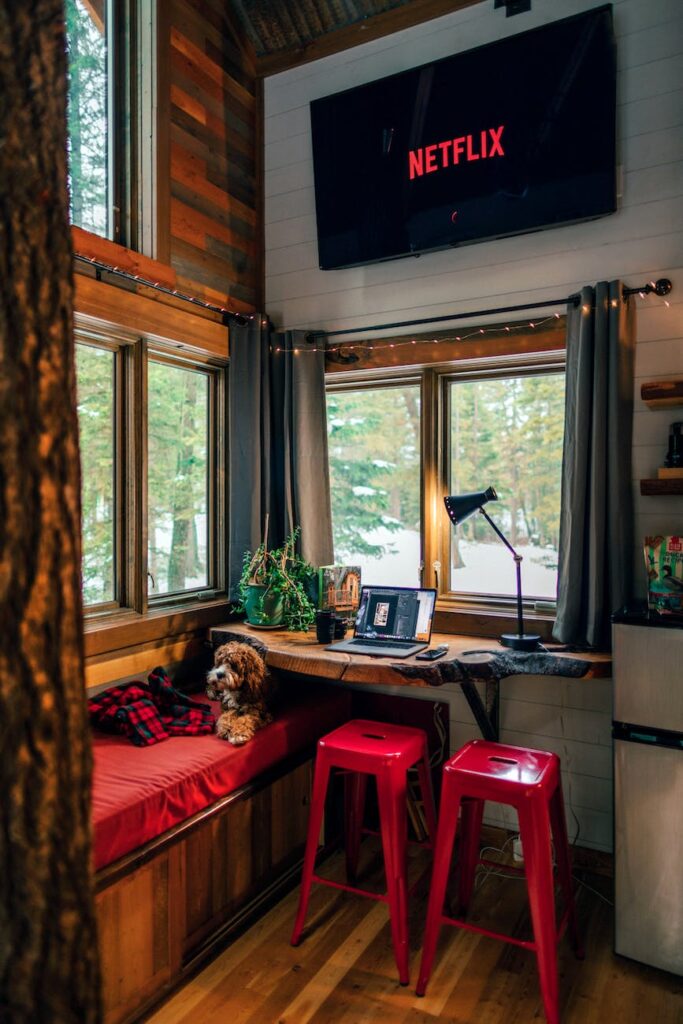 log cabin interiors: creating cozy and inviting spaces