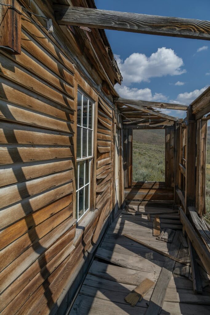 investing in log cabins: potential and possibilities